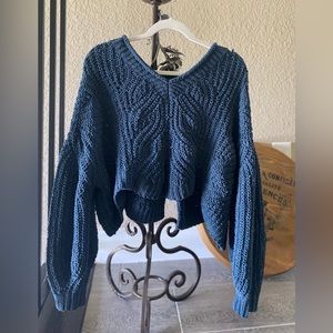 BLUE CROPPED SWEATER